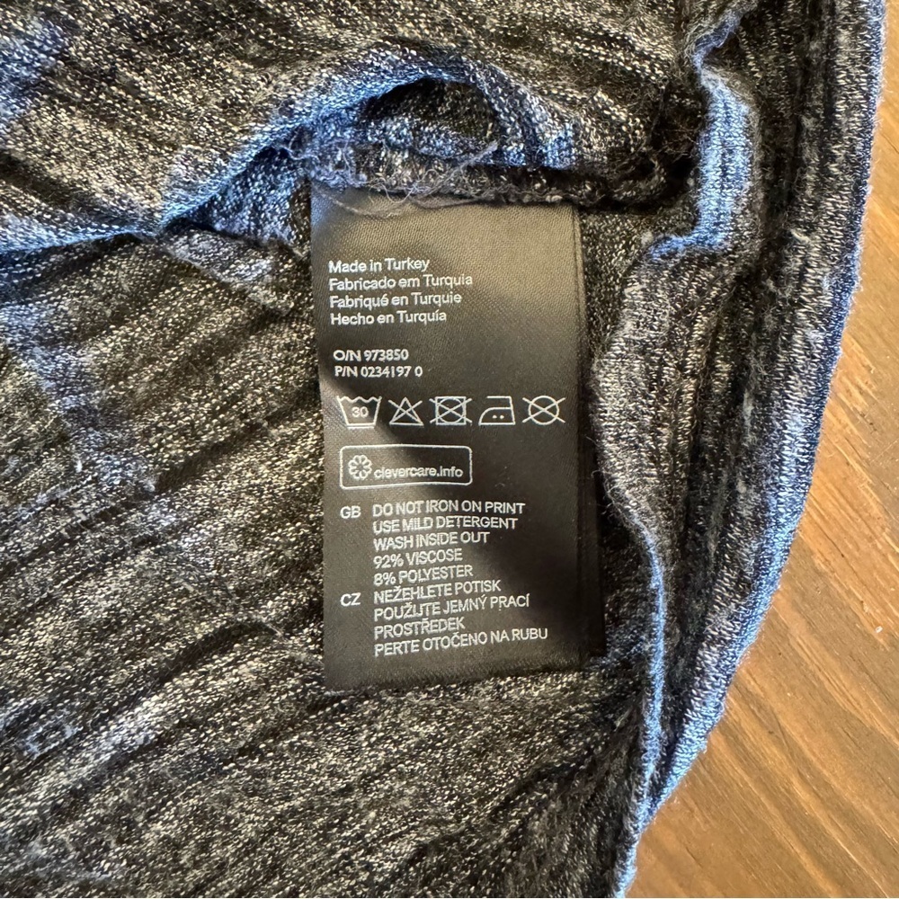 4/$20 H&M Darling Heart Gray Boxy T-Shirt Top - Picture 10 of 11
